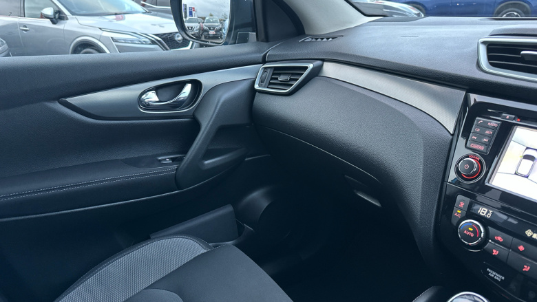 Nissan Qashqai 1.2 DiG-T N-Connecta 5dr Xtronic Petrol Hatchback